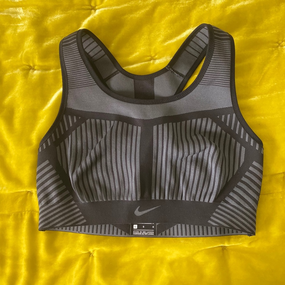 Fe/nom Nike sports Bra